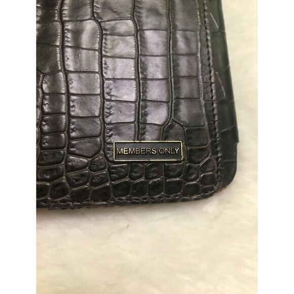 - Member Only cover - Picture 7 of 9